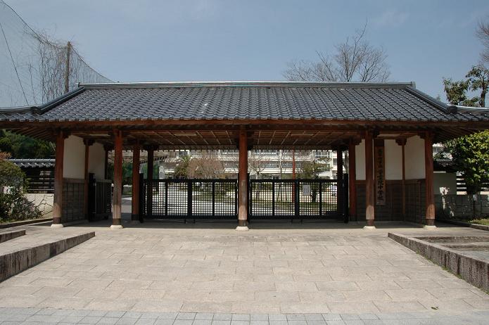 学業院中学校（水城小学校は中学校の隣です）